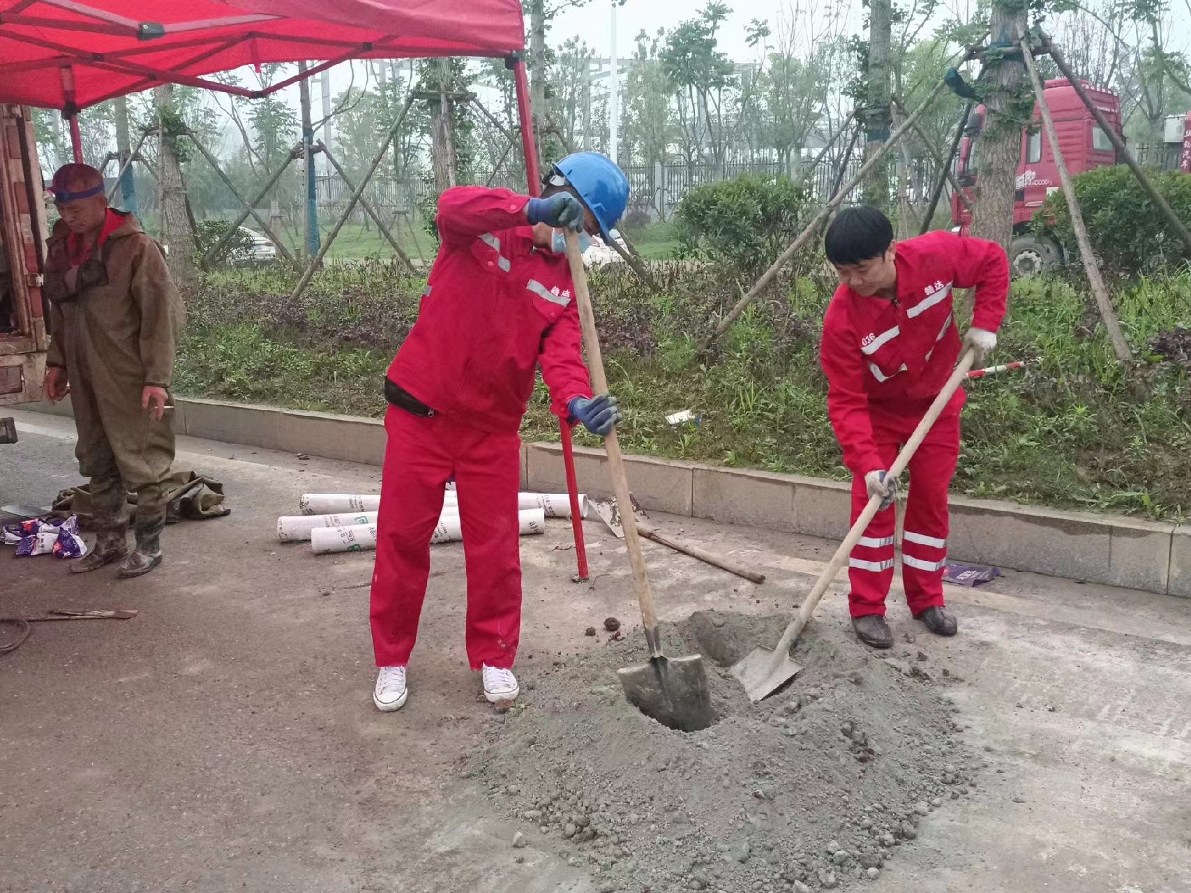 新兴管道疏通哪家好】及时进行市政管道清淤