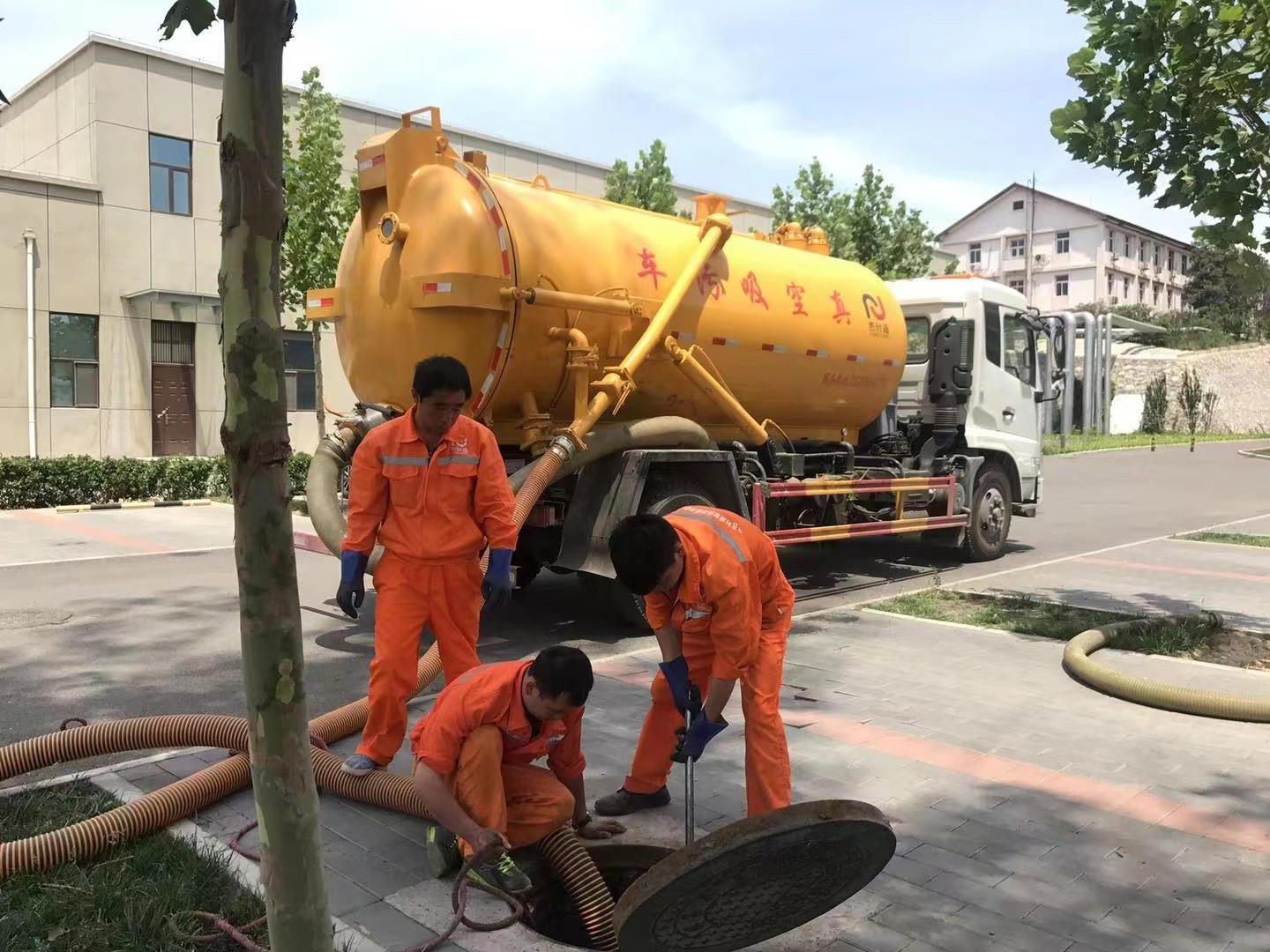 新兴化粪池清理与5-8吨吸粪车施工效率分析